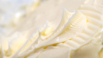 Verse boter gevormd tijdens industriële verwerking van room