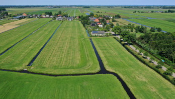 Luchtbeeld van het historische Nederlandse Waterland