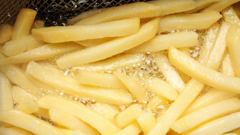 Aardappel frites gebakken in olie