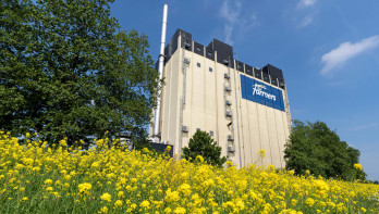 ZWOLLE, NEDERLAND – 8 MEI 2023: ForFarmers-fabriek voor mengvoer