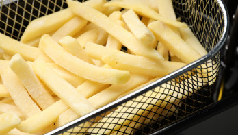 Bevroren frites, klaar om te frituren