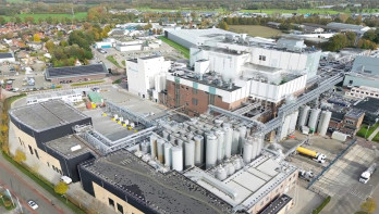 Een luchtfoto van FrieslandCampina Borculo