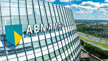 ABN AMRO kantoor langs de A50 bij Zwolle