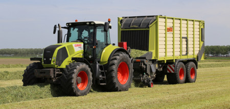 gras melkveebedrijf grasoogst