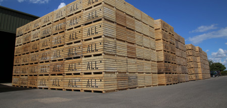 Lege kuubskisten in het Verenigd Koninkrijk