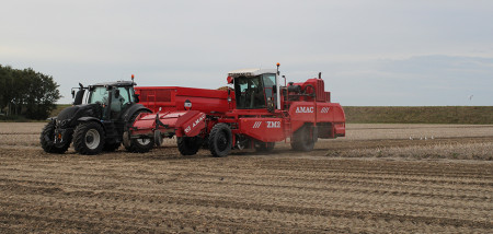 aardappeloogst aardappelrooier