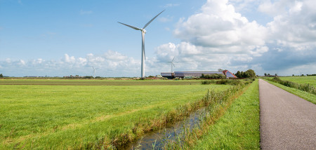 windenergie windturbine windmolen energie zonneenergie grasland melkveebedrijf platteland