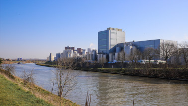 Productielocatie van zuivelbedrijf Royal A-Ware, industriële verwerking van melk en zuivelproducten