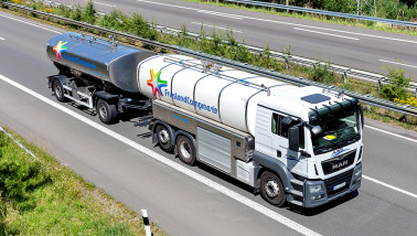 FrieslandCampina melkwagen voor het vervoeren van zuivelproducten