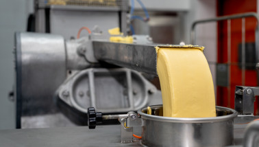 Verse boter gevormd tijdens industriële verwerking van room