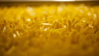 Frites, aardappelproduct, klaar voor bereiding of consumptie.