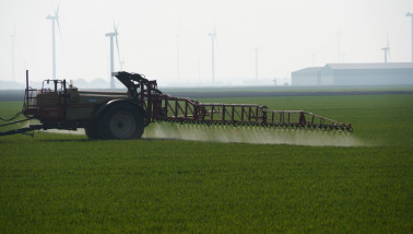 spuiten gewasbescherming Veldspuit