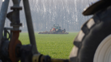 Bemesting van land, verspreiding van voedingsstoffen voor betere groei