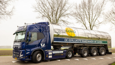 Vrachtwagen van CONO Kaasmakers voor transport van zuivelproducten.