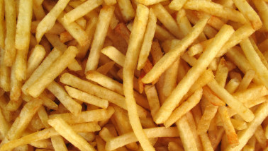 Vers gebakken aardappel frites