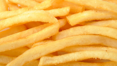 Goudbruin gebakken aardappel frites