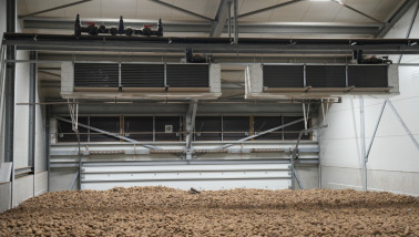 Aardappelbewaring in een opslagruimte waar aardappelen worden opgeslagen na de oogst.