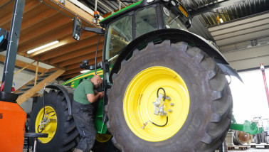 John Deere trekker