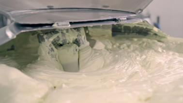 Productie van room in een zuivelfabriek, verwerking van verse zuivelproducten