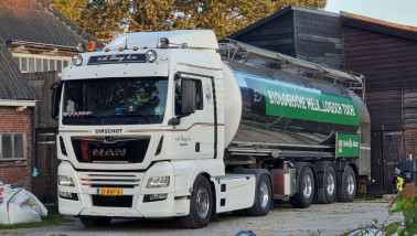 Melkwagen van Eko-Holland, transport van verse zuivelproducten van boerderijen