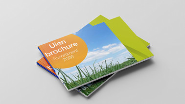 Twee gestapelde Uien brochures over het assortiment van 2026 van Syngenta