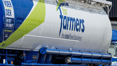 ZWOLLE, NEDERLAND – 8 MEI 2023: ForFarmers-silotrailer.
