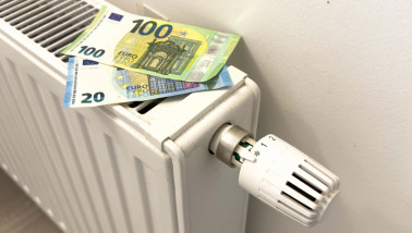 contant geld op een radiatorverwarming