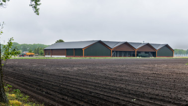 Moderne bewaarschuur voor de mechanische bewaring van aardappelen en uien bij loonbedrijf Kuunders in Deurne.