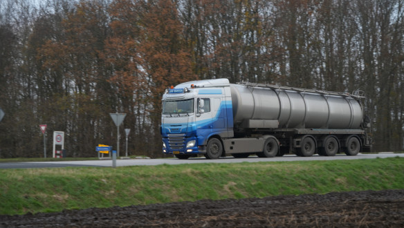 Vrachtwagen voor mesttransport