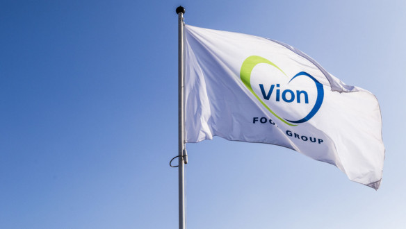 Vlag met Vion Food Group bedrijfslogo, Nederlands vleesverwerkingsbedrijf