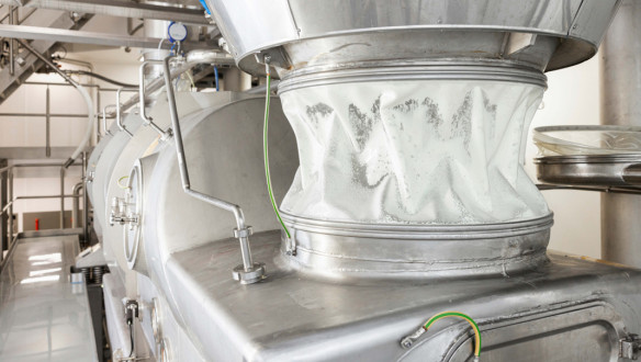 Productie van melkpoeder bij Vreugdenhil Dairy Foods, Nederlands zuivelverwerkingsbedrijf
