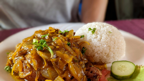 Senegalese Poulet Yassa op basis van kip met uien