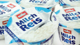 Becher Müller Milchreis Klassik Original, rijstpudding in een verpakking van Müller.