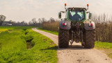 trekker landbouwverkeer platteland