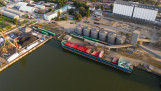 Graanschip wordt geladen in Rusland