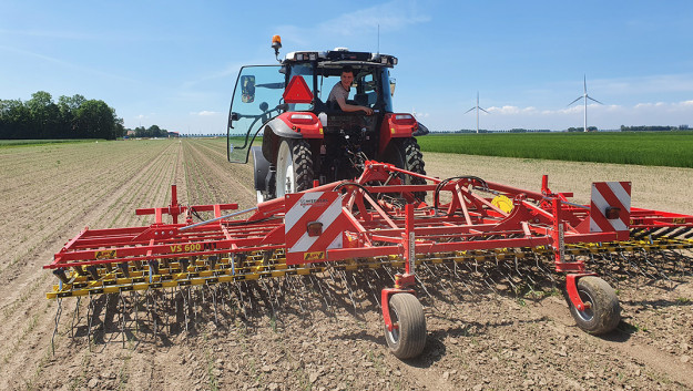 Wel of niet schoffelen in de zaaiuien? - Gewastour week 23 - Boerenbusiness.nl